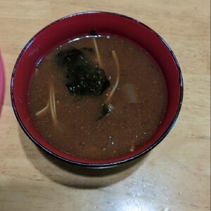 えのき・生わかめ・油揚げの味噌汁